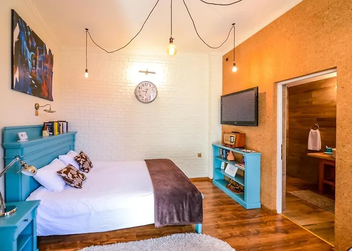 Atrium 24 Suite
