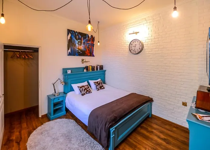 Atrium 24 Suite